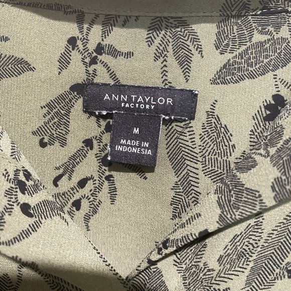 Ann Taylor Factory Women's Long Sleeve Button Down Green Floral Top Size M - Picture 6 of 11